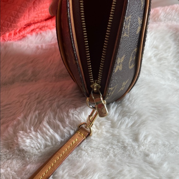 Louis Vuitton Brown Mini ellipse clutch Monogram Wristlet - Picture 2 of 4